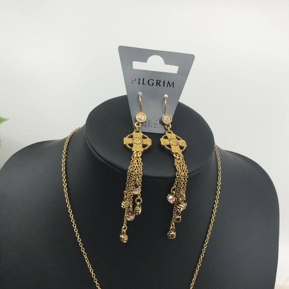 ๐ Matching Set Cross Dangle Earrings + Necklace - Picture 4 of 8